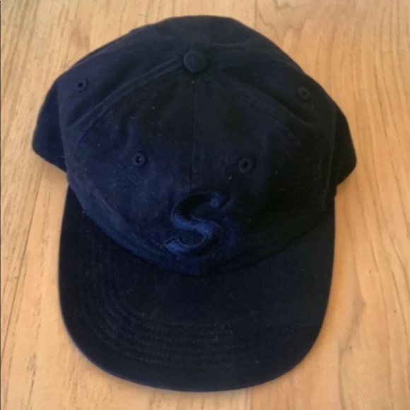 Supreme Black Hat with Embroidered S - Picture 4 of 4